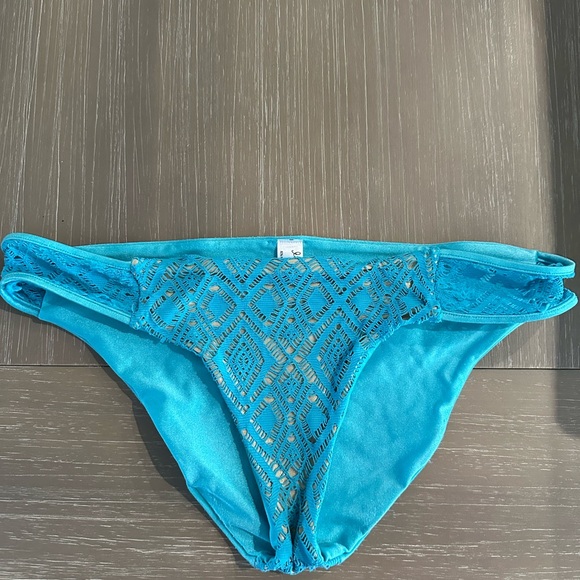 Lulifama Miami Nights Aruba blue size Medium. Full bottom. - Picture 1 of 5